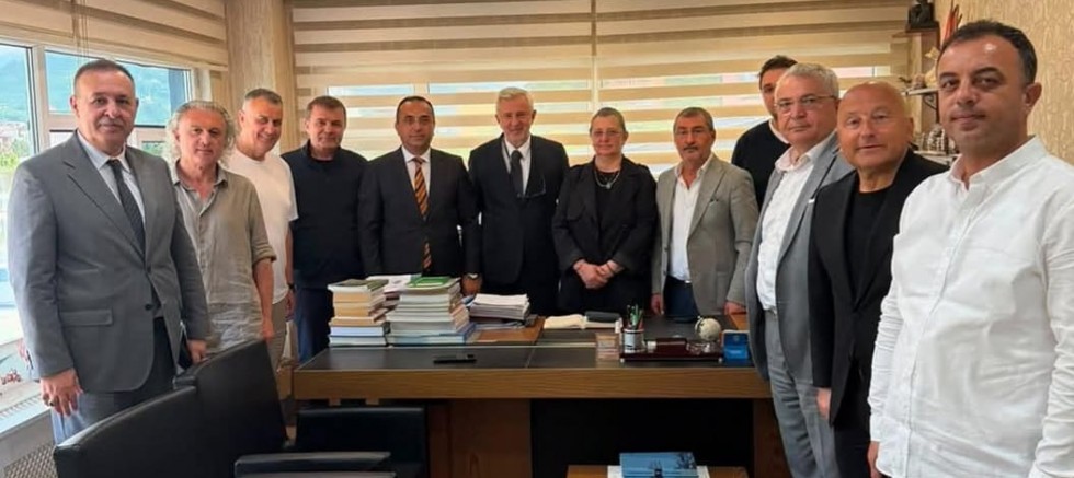 Arslantürk anısına Araklı’daki fabrika toplandılar. - EKONOMİ